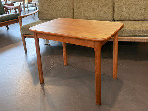 Teak Massivholz Beistelltisch / kleiner Couchtisch von Haslev Møbelsnedkeri