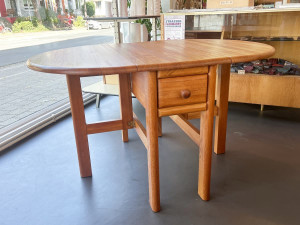 runder Teak Tisch mit 2 klappbaren Flügelplatten und 2 Schubladen, Massivholz