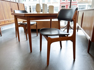 Teak Stuhl Modell 49 von Erik Buch für O. D. Møbler, Denmark / Teakholz und Kunstleder (Skai)