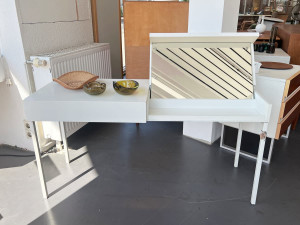 Weißer Spiegeltisch / Schminkkommode mit Schublade von Interlübke, 70er Jahre