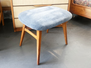 60er Jahre Hocker / Ottoman, blaues Velour