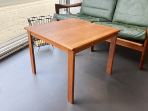 Quadratischer Teak Beistelltisch / Couchtisch