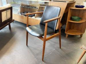 Armlehnenstuhl, Walnuss & Kunstleder, 60er Jahre