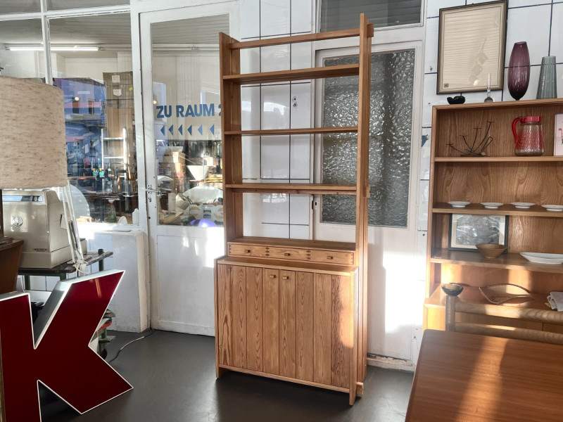 Regal / Schrank aus Kiefer mit Ledergriffen, 70er Jahre