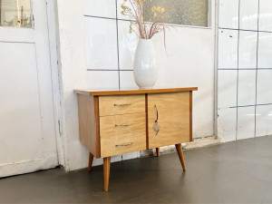 kleines Sideboard / Schränkchen