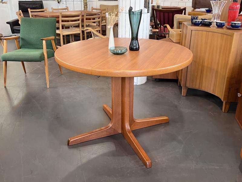 Runder Teak Tisch, ausziehbar, eine Erweiterungsplatte